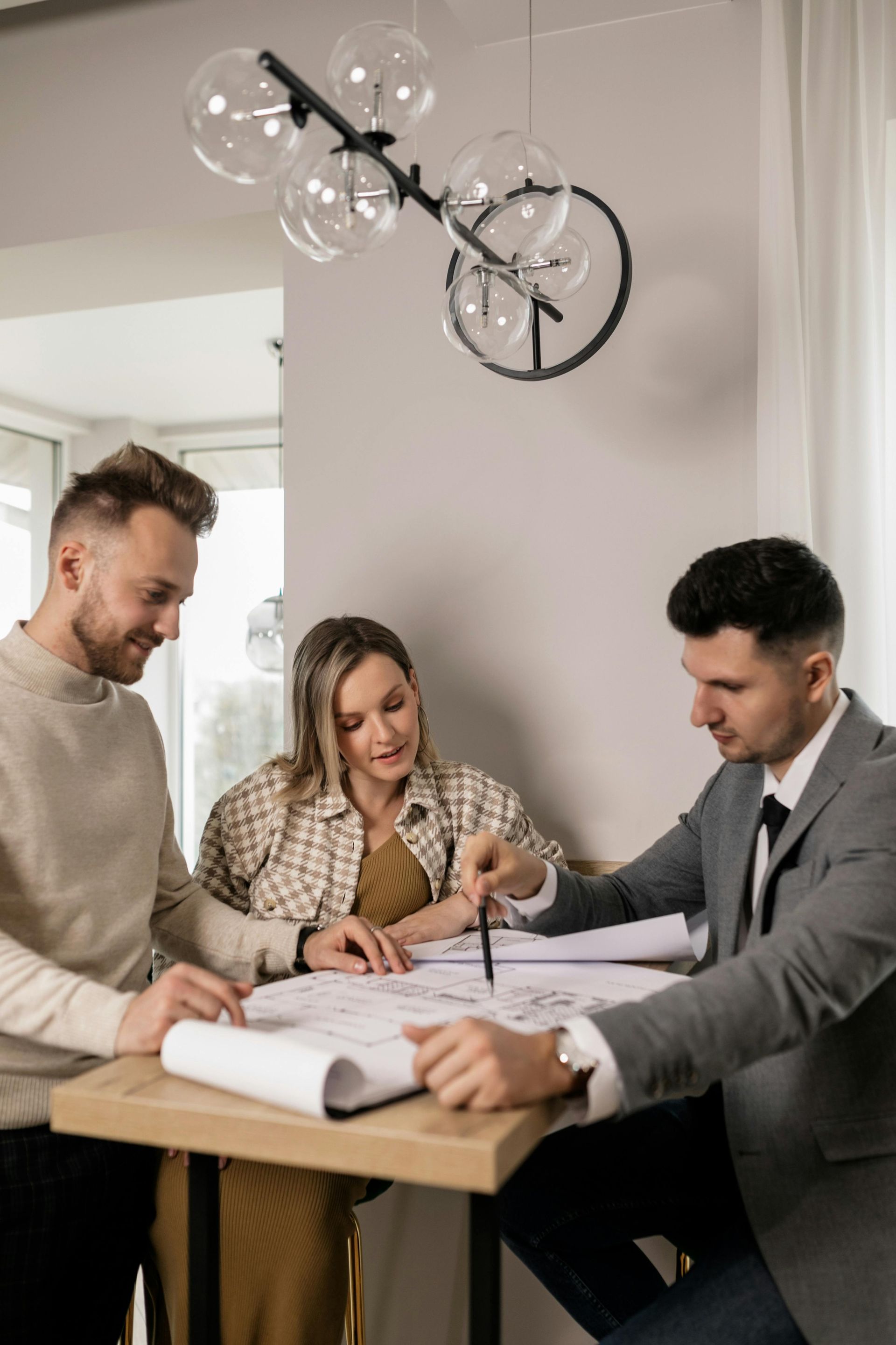 A flooring professional reviewing plans with homeowners